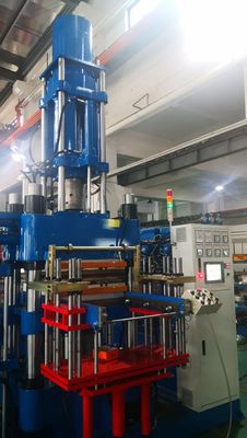 Machine de presse de machine de 200 Ton High Speed Injection Molding pour l'isolateur de silicone