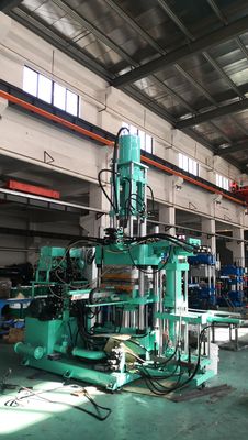 Machine de moulage par injection de silicone hydraulique de 200 tonnes pour la fabrication de bonnets de natation en silicone