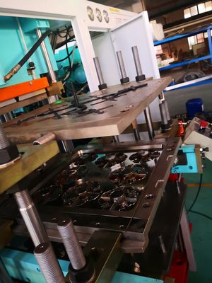 Machine de moulage par injection de caoutchouc de silicone pour la fabrication de pièces automobiles