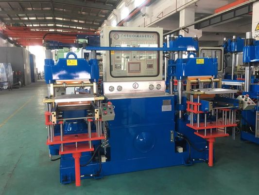 Machine de presse pour la fabrication de produits en caoutchouc de silicone