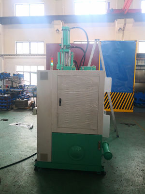 Machine de moulage par injection de caoutchouc de silicone verticale de 100 tonnes pour le couvert de poussière de caoutchouc