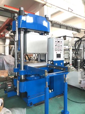 Machine de moulage sous vide à compression de 400 tonnes pour fabriquer une plaque d'aspiration en silicone pour nourrir les bébés