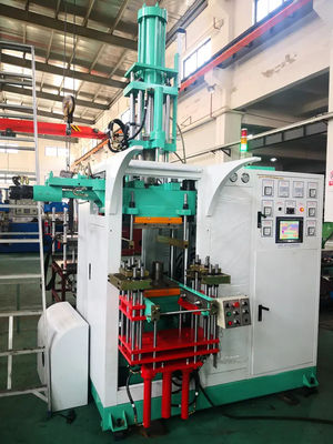 Chine Prix d'usine Facile à utiliser Machine de moulage par injection verticale de caoutchouc pour faire le couvercle de poussière