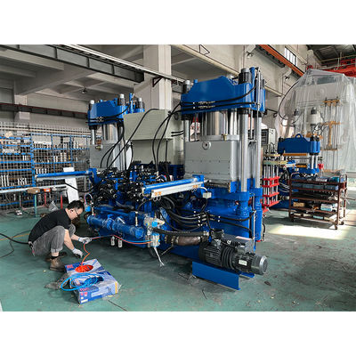Machine à pressage à chaud à vide pour la fabrication de pièces automobiles