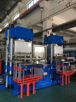 Machine automatique de moulage par compression sous vide pour la fabrication d'anneaux intérieurs en caoutchouc