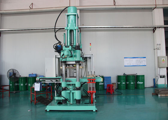 Machine de moulage par injection en caoutchouc de silicone de rendement élevé/équipement vertical de presse d'huile hydraulique