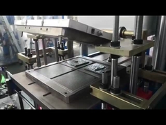 Machine de moulage par injection efficace avec technologie de compression sous vide